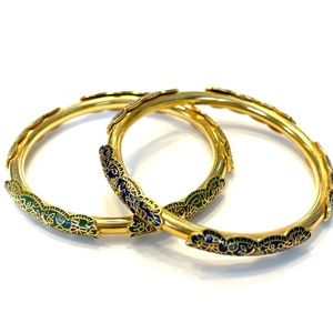 Pretty Gold Tone Fashion Bangles